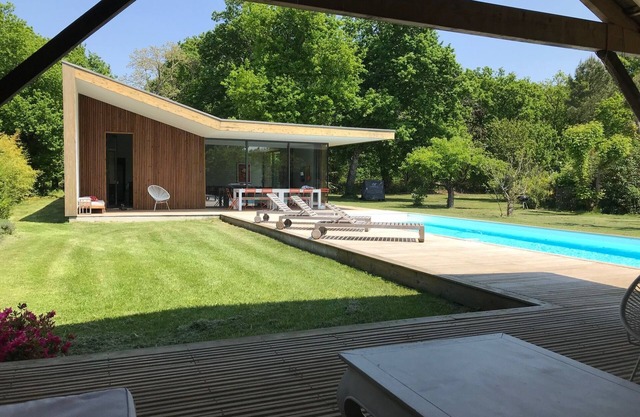 Modern villa 225m2 bassin Arcachon sleeps 14 pool 2 acre garden beach 1km