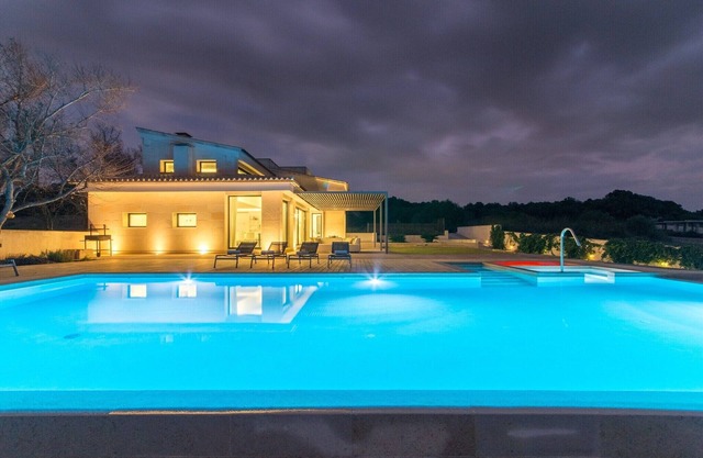 Modern Villa with Hot Tub