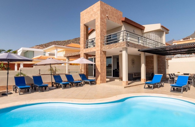Modern Villa with Heated Pool, Sea Views, for 8 Guests, Costa Adeje, Tenerife ☀️