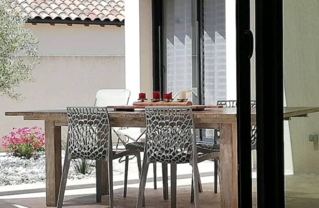 Modern villa with pool in Provence Occitane - Near Avignon