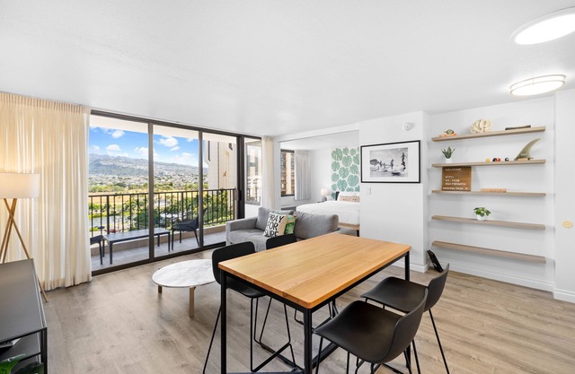 Modern Waikiki Beach Oasis w/free parking