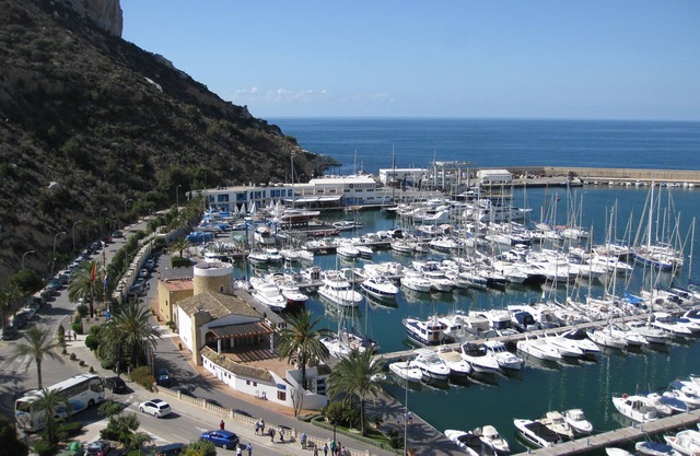 Modern Well App 2 Bedroom 2 Balconies,Magnificent Sea Views,Secluded Pool.