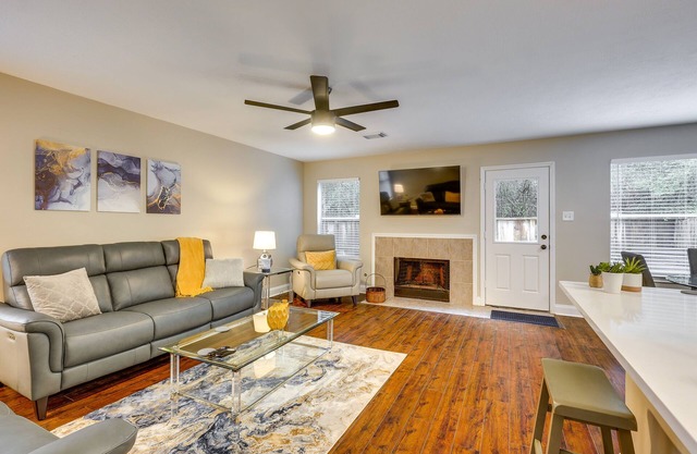 Modern Woodlands Townhome w/Spacious Yard & Patio
