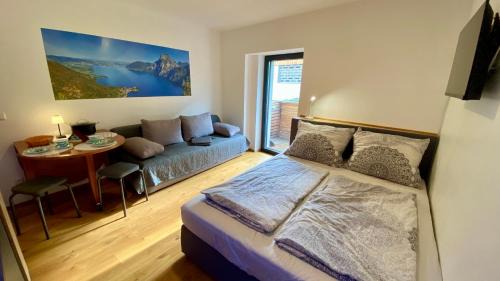 Modernes Apartment am Traunsee - See, Berge, Fitness & Parkplatz