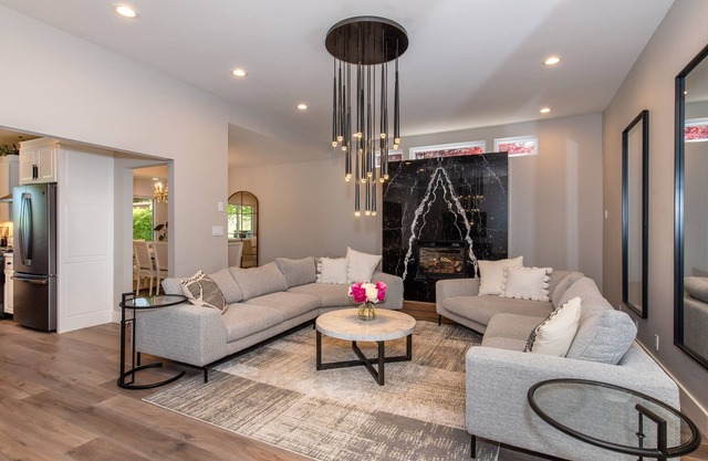 Modernist Estate Home with Equine Pasture & Winery Views - New Remodel & JACUZZI