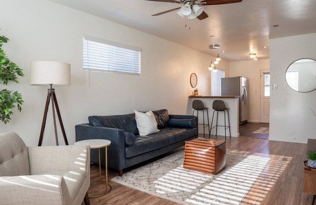 Modernized Midtown PHX Private 2BR – Pet Friendly!