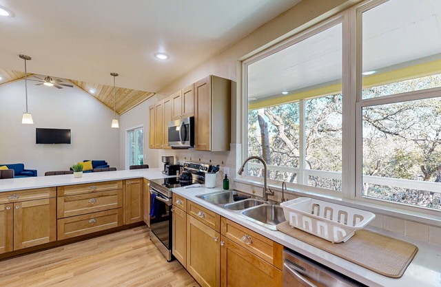 Modernly updated private home with balcony & chef's kitchen - near Canyon Lake
