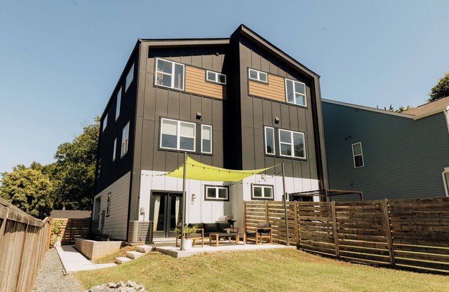 ModTrio 3-bedroom w/Ensuites in Charlotte mins from Airport & Uptown