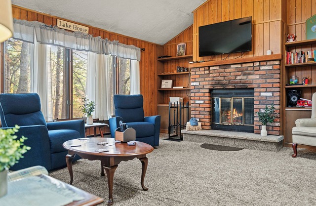 Mohegan by AvantStay | Private Dock + Firepit | Community Pool + Beach