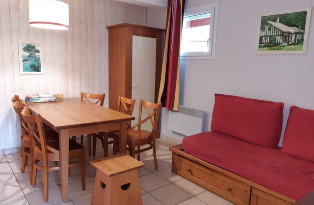 Moliets apartment residence with swimming pool sleeps 6 from 300,00€