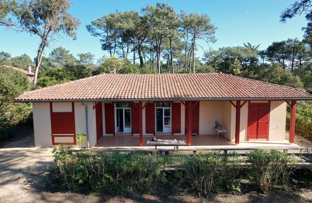 Moliets Plage, pleasant house under the pine trees