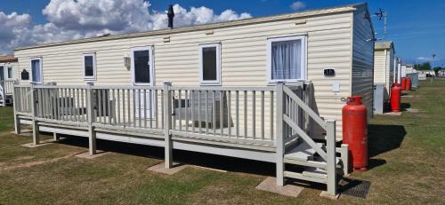 MOLLIES DEN 3 8 Berth 3 bedroom Waterside Leisure Park INGOLDMELLS