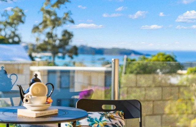 Mollymook Looking Glass