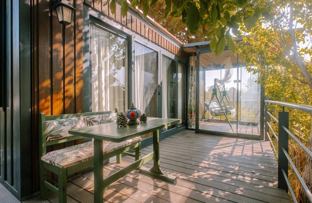 Mona Glamping Caravan Suites