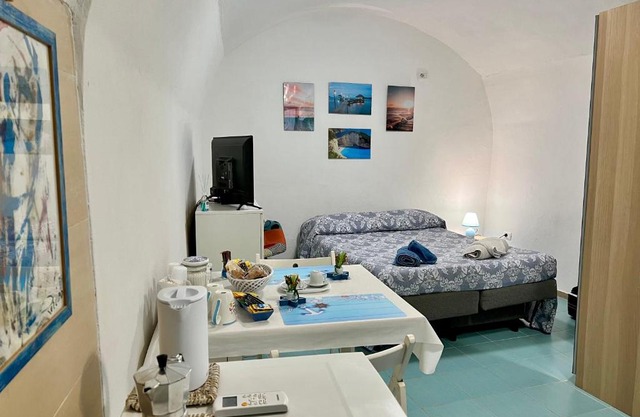 Monolocale nel borgo antico, a due passi dal mare e dal porto