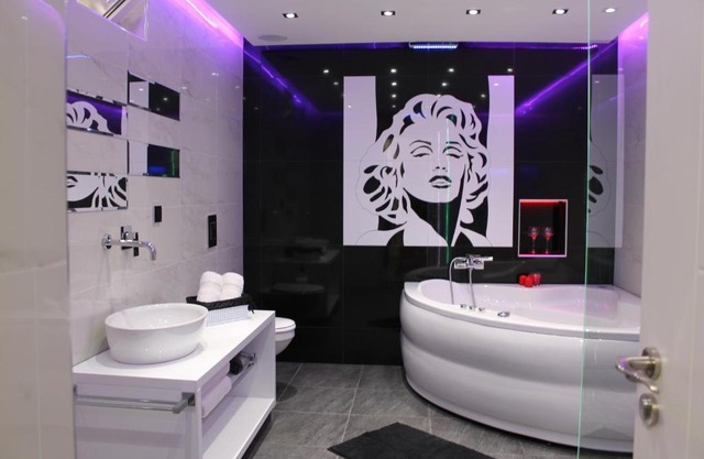 Monroe Apartment