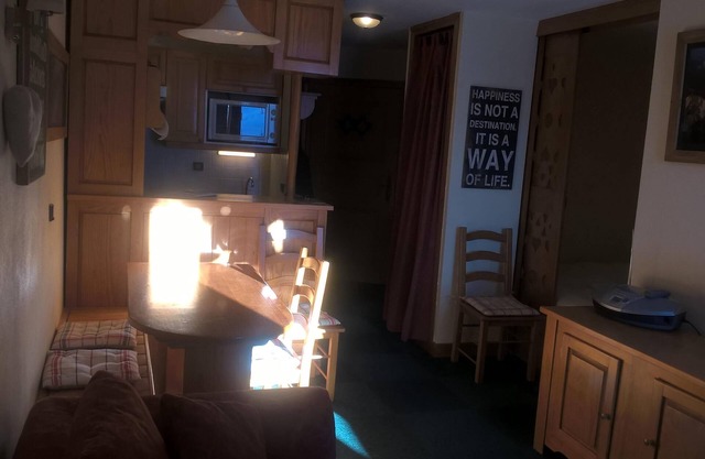 MONTANA VILLAGE - Fantastic Location With Direct Ski In/Ski Out Access + Views