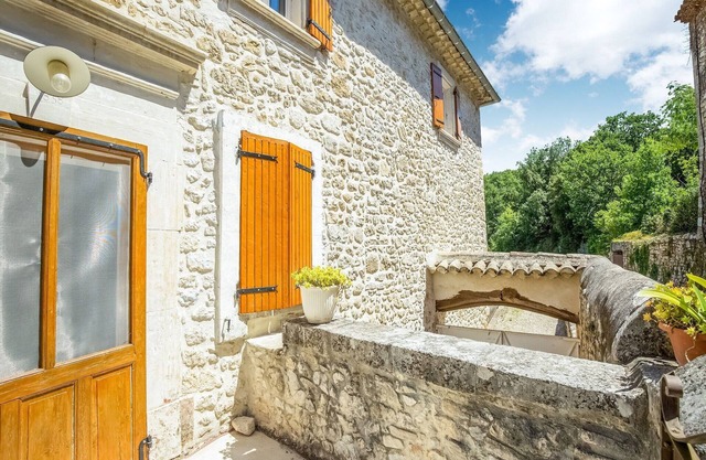 Montclus Charm: Views & Calm