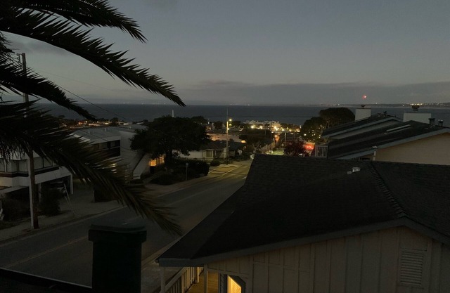 Monterey Bay View Cottage - Overlooking Cannery Row