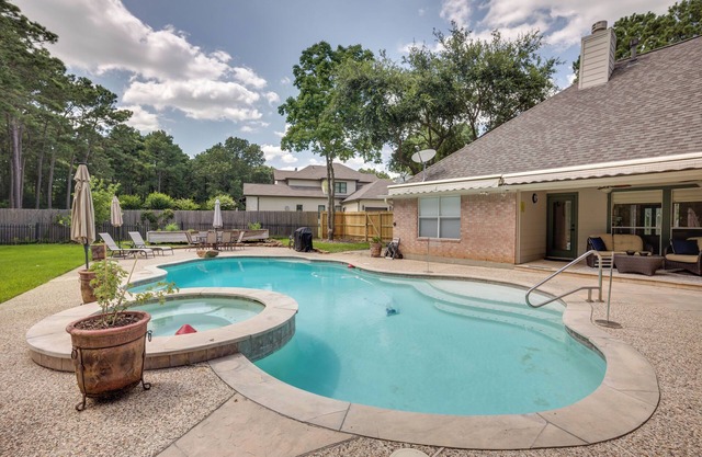 Montgomery Home w/Yard, Pool & Hot Tub!