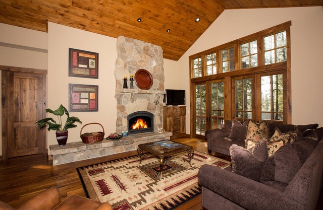Monthly Lease - Bottcher Loop by Tahoe Getaways - Luxury Gray's Crossing 4 BR & Pet Friendly!