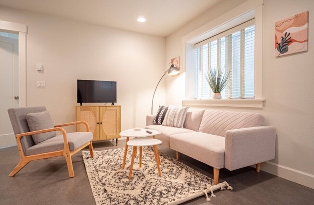 Monthly Rental - Charming Retreat in Alberta Arts District
