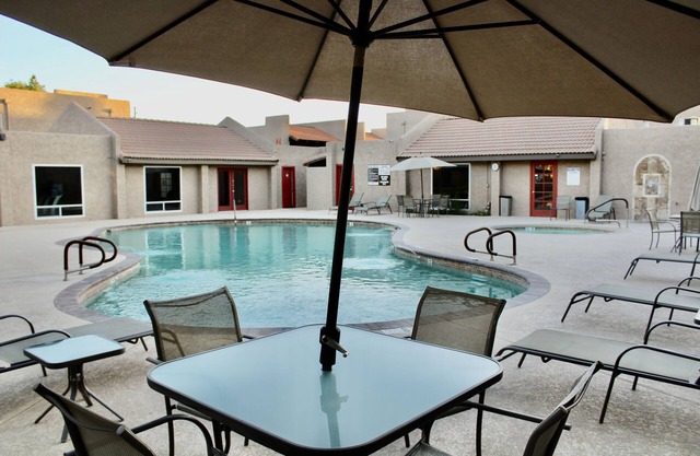 Monthly stays! Updated condo with Camelback views