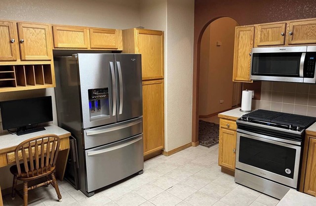 Monthly Windsor 3 bed 2 bath near Downtownnn