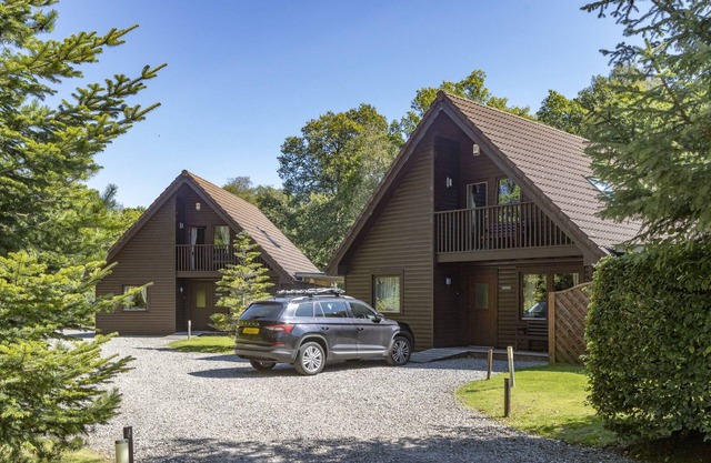 Montrose Lodge with private hot tub and sauna