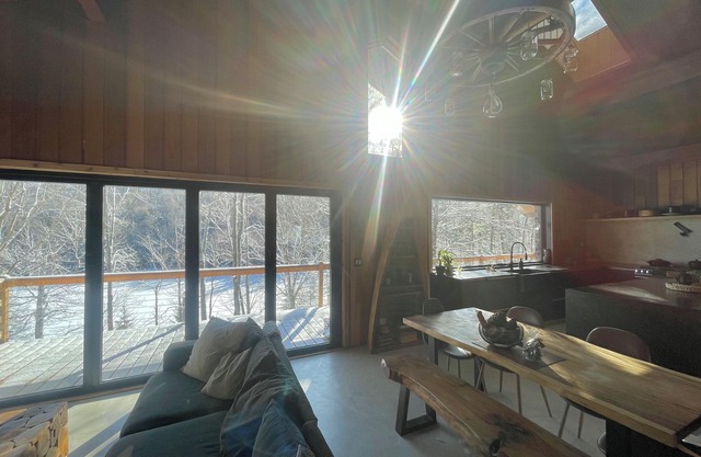 MontTremblant PrivateRanchLake&Trails 3Bdr 2Fireplace HotTubSauna Farm&SkiSlopes