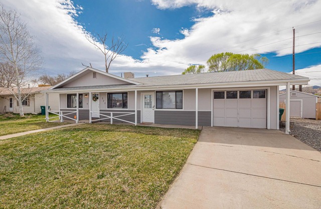 Monument Orchard: Includes Patio & BBQ Grill!