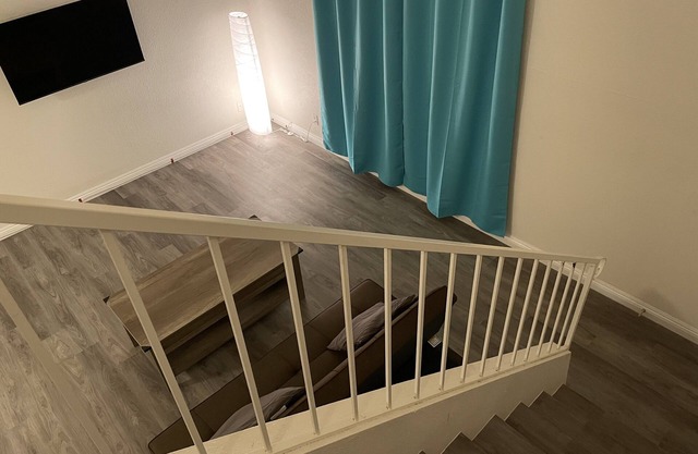 Moonbase King Bedroom Condo near University/Airport (free parking)