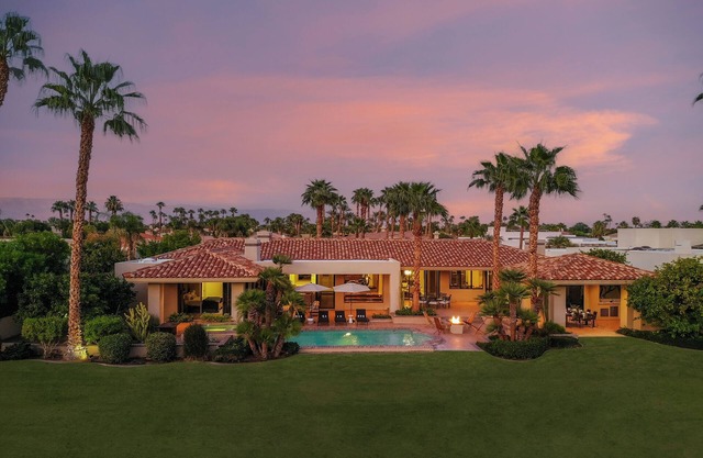 Moonshine by AvantStay | Modern & Stylish Estate w/Bar, Fire Pit & Hot Tub