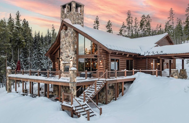 Moose Creek Lodge, 5 min to free skier parking