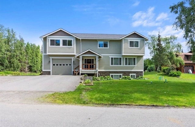 Moose Meadow (5-Bedroom Home) by RedAwning