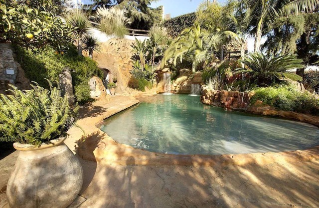 More JULI ★ Stunning Villa with private pool, huge garden and BBQ - 14PAX