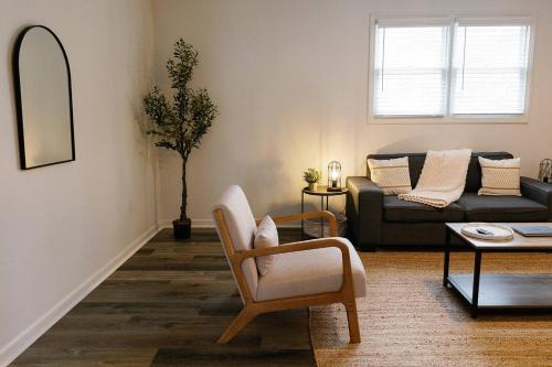 "Morning View 2" Cozy Modern Stay - College/Hiking