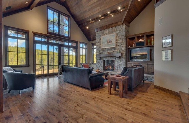 Morningstar By Tahoe Getaways - Luxury Grays Crossing 4 BR with Pool Table - 4000+ Sqft