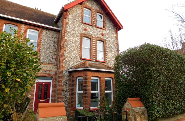 Morris House - a house that sleeps 11 guests in 6 bedrooms