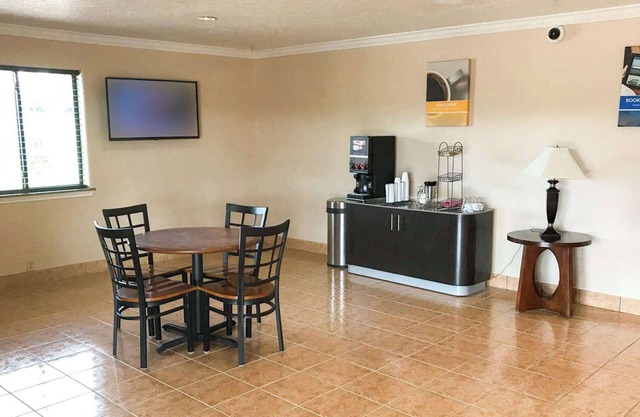 Motel 6 Alvin, TX