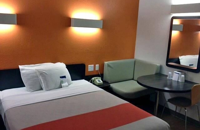 Motel 6 Palatine, IL - Chicago Northwest