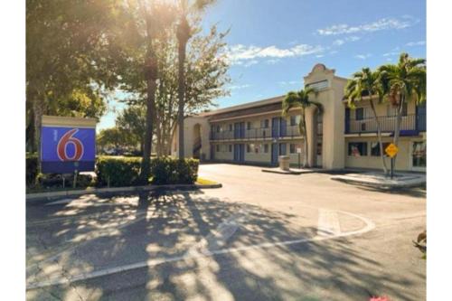 Motel 6 Riviera Beach FL
