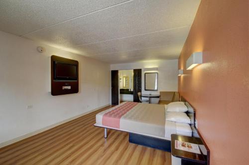 Motel 6-San Antonio, TX - Downtown - Market Square
