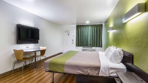 Motel 6-San Marcos, TX - North