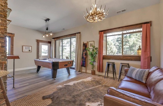 Mount Chalet sleeps 24 in marvelous Grass Valley with WiFi, and Generator