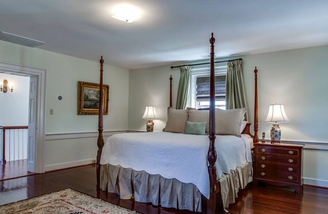 Mount Pleasant Manor with pool