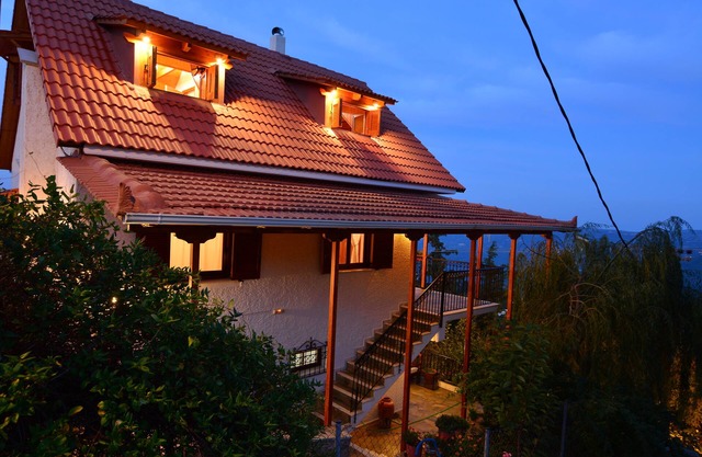Mountain house (5 bedrooms - maximum capacity 10 adults + 4 minors max. 16)