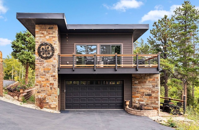 Mountain 1-BD Near Black Hawk with Hot Tub and Views