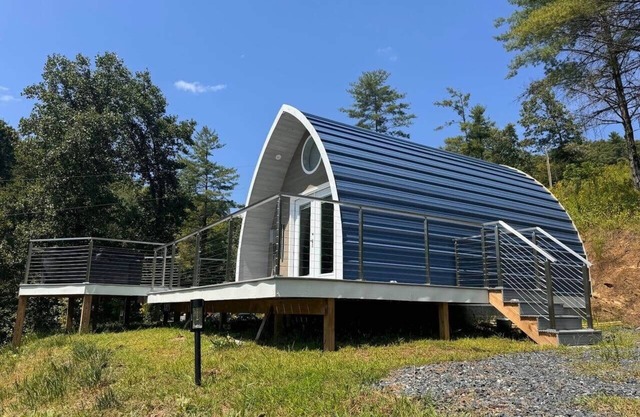 Mountain Cabin, Hot tub, Pet friendly, campfire, views, Ocean Blue