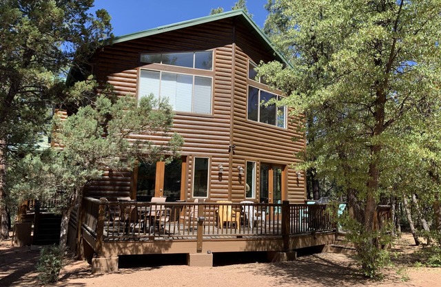 Mountain Cabin With Cool Temperatures, Great Views, And Modern Furnishings.